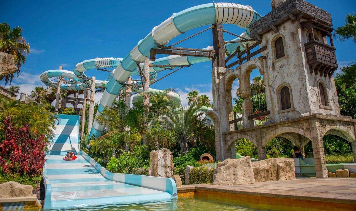 Paseo en barco y avistamiento de cetáceos en Costa Adeje, Tenerife sur - Aqualand Costa Adeje - Delfines y Parque Acuático slide 2