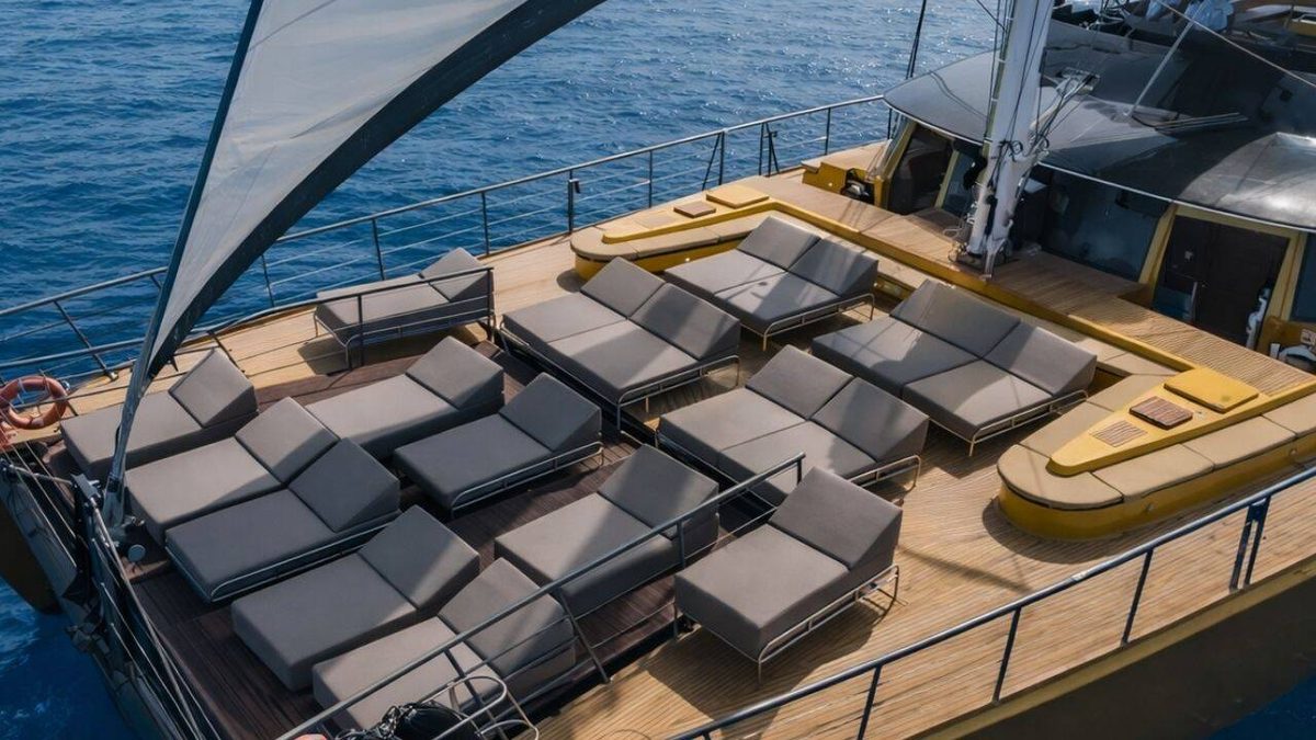 Excursión guiada y actividades en Tenerife, Islas Canarias - Aventura Marina de Costa Adeje – Paseo en Catamarán de 3h slide 3