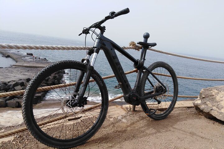 Wycieczka z przewodnikiem i atrakcje na Teneryfie - Wynajem E-Bike na Cały Dzień — Eksploruj w Swoim Tempie