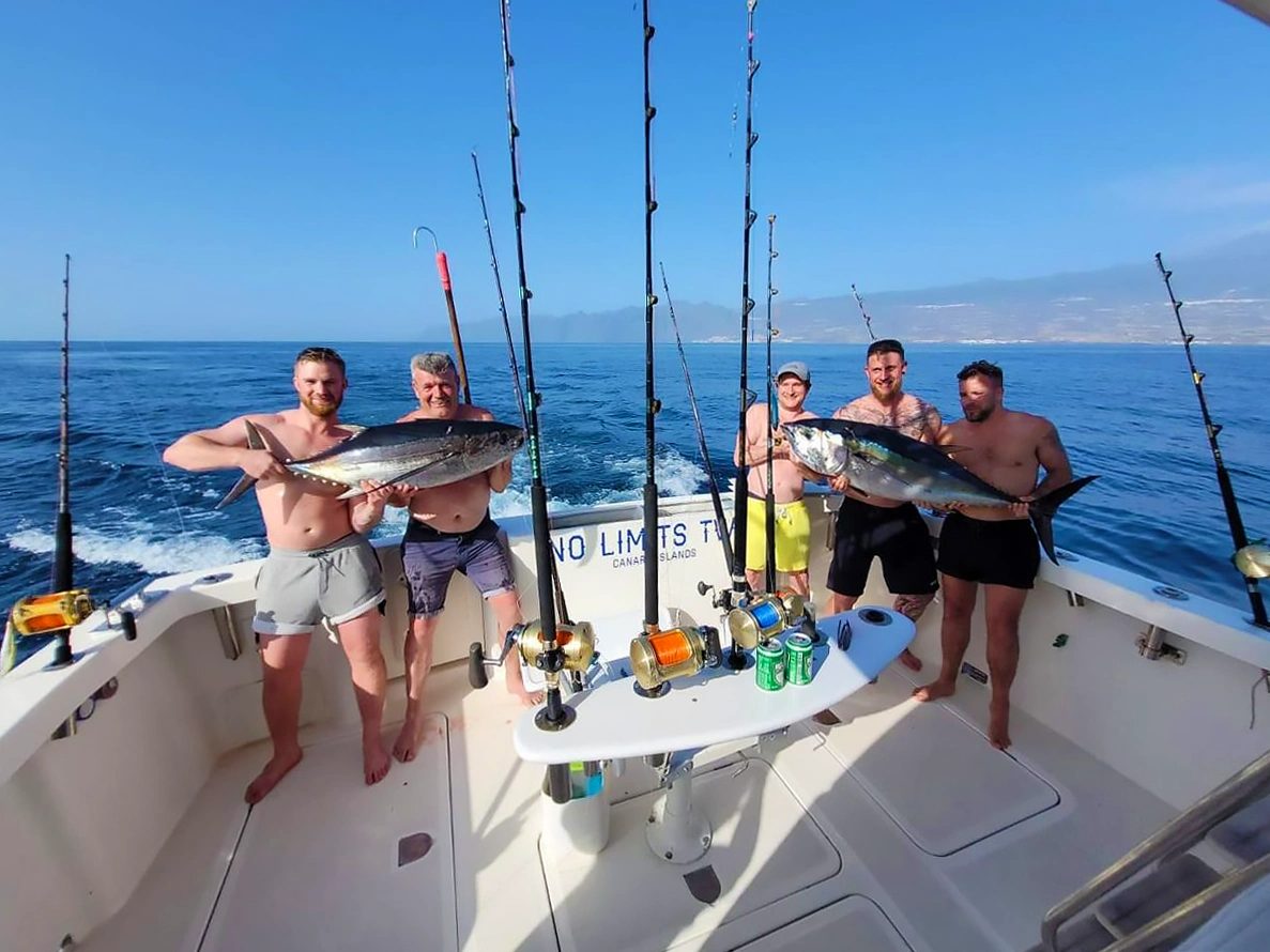 Paseo en barco y avistamiento de cetáceos en Costa Adeje, Tenerife sur - Barco de Pesca Privado - Chárter de 6h slide 2
