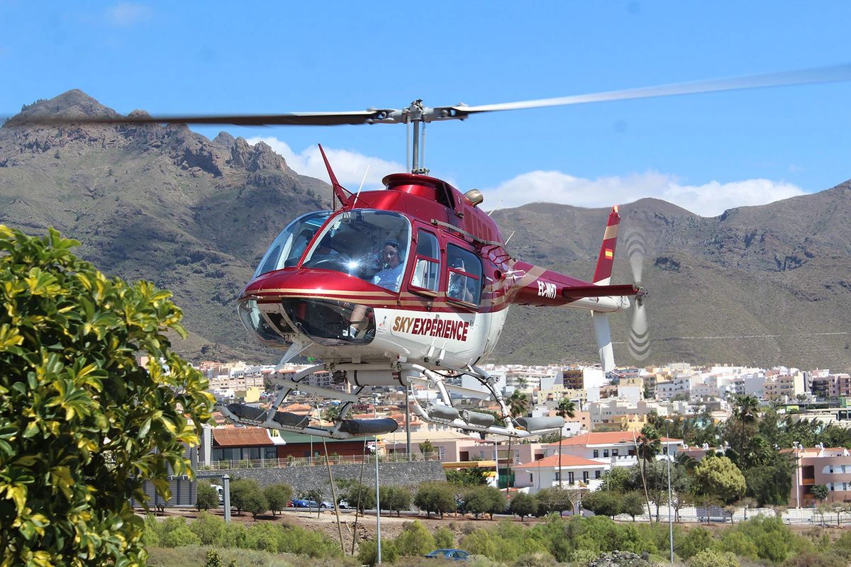 Excursión guiada y actividades en Tenerife, Islas Canarias - Experiencia Privada en Helicóptero – Tenerife desde lo alto slide 2
