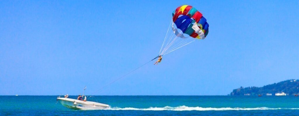 Paseo en barco y avistamiento de cetáceos en Costa Adeje, Tenerife sur - Vuelo en Parascending sobre la costa de Tenerife